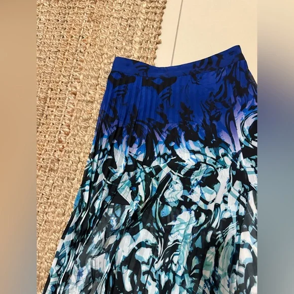 Elegant Blue and Black Women's Skirt - Picture 3 of 10